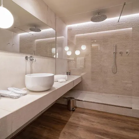 Phi Piajo Otel Nembro